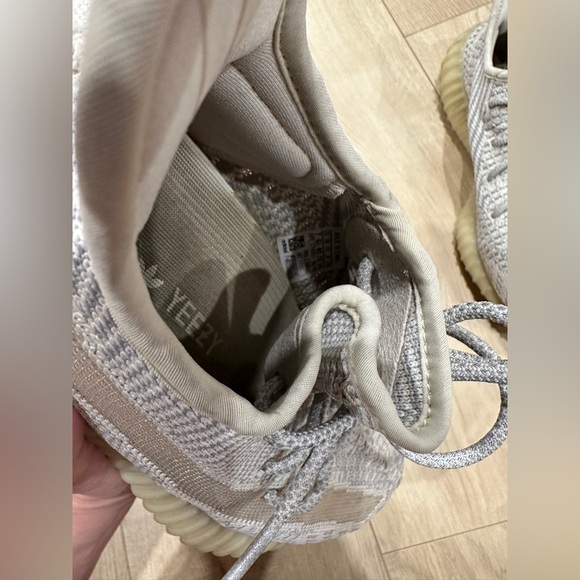 COPY - Yeezy boost 350 V2, size 7. Fits a women’s 8.5. Color lundmark - Picture 7 of 9